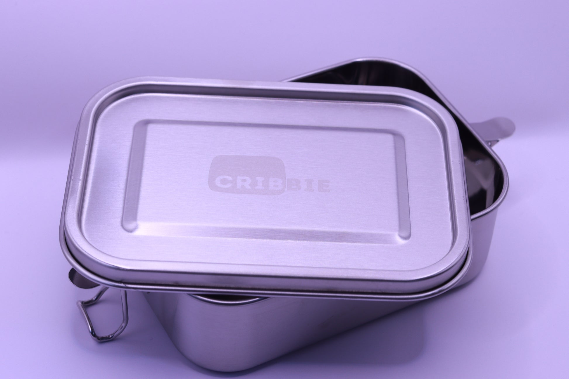 Cribbie 800ml stainless steel food container โ durable, non-toxic lunchbox with lid on top but slightly opened.